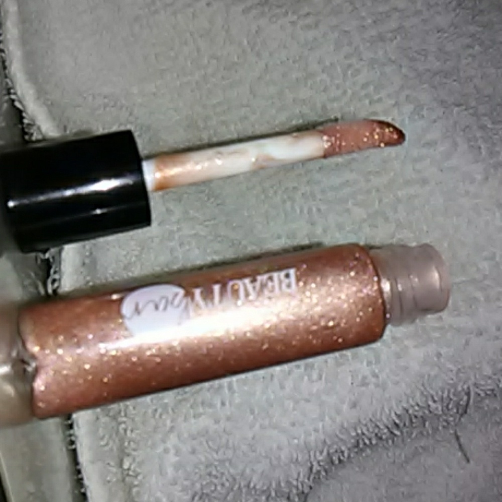 Lipgloss - Picture 2 of 2
